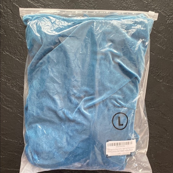 Elegant Teal Long Sleeve Velvet Dress - Picture 4 of 4